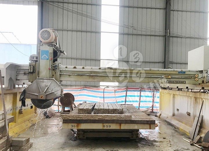 【南陽金泰石業(yè)】主營河南黃金麻、河南黃銹石方城芝麻白花崗巖園林工程配套用石