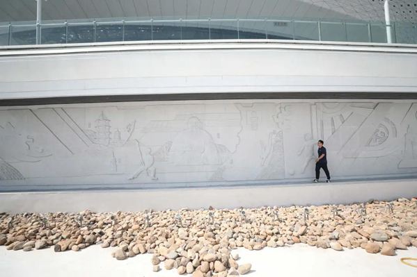 太驚艷!晉江市中運主場館這座大型石雕亮相啦!