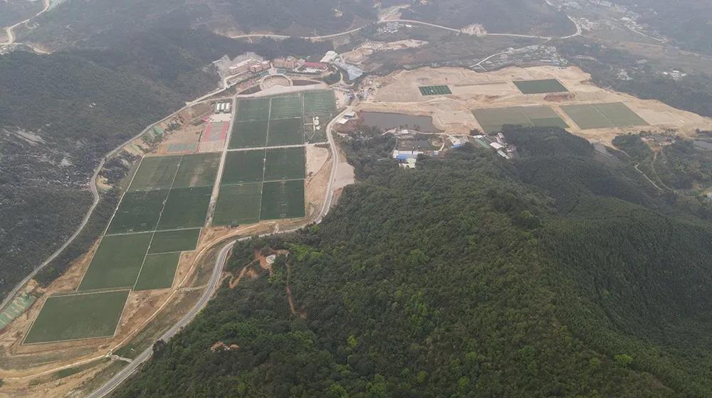 廣西廢棄礦山變身“足球小鎮”,預計實現營收20億元