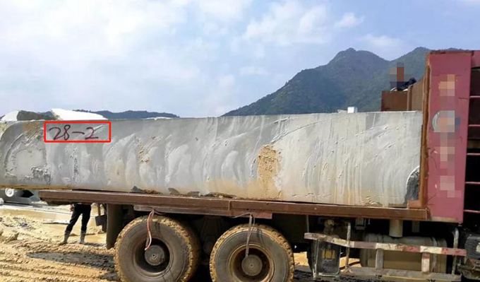 廣西青石桂林龍勝縣輝綠巖石材礦山及超大荒料欣賞!