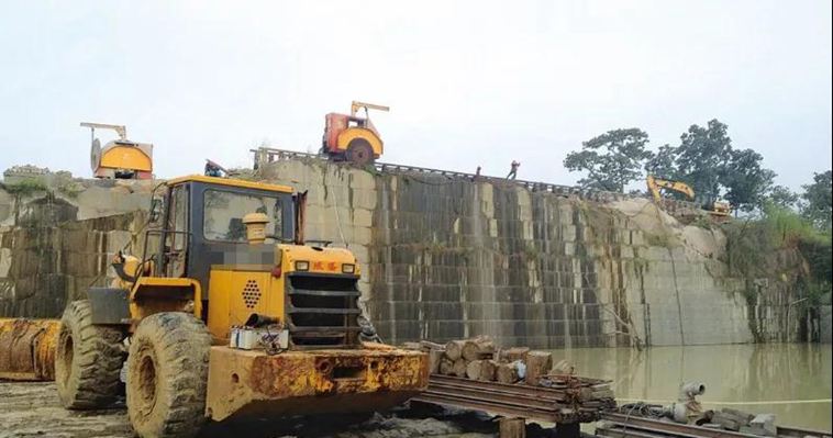 吉林省磐石市花崗巖產(chǎn)區(qū)吉祥黑、吉祥紅石材及礦山鑒賞!