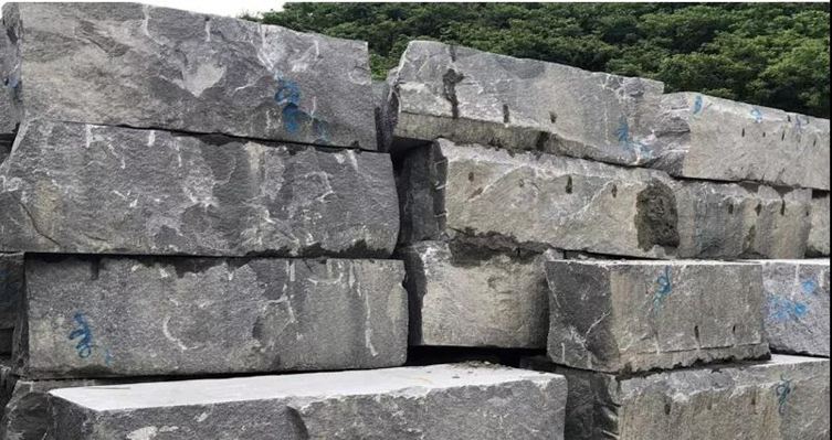 吉林省磐石市花崗巖產(chǎn)區(qū)吉祥黑、吉祥紅石材及礦山鑒賞!