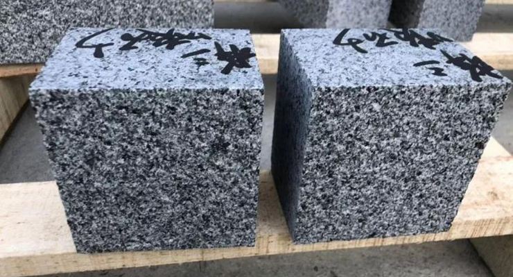 吉林省磐石市花崗巖產(chǎn)區(qū)吉祥黑、吉祥紅石材及礦山鑒賞!