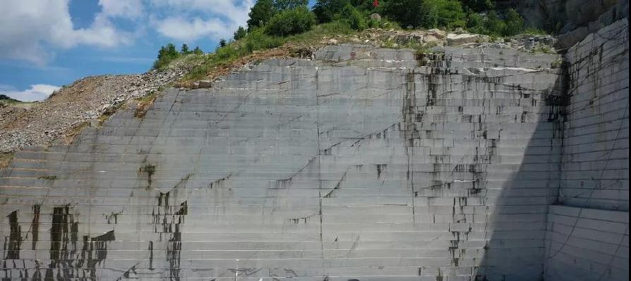 黑龍江省林口縣石材產區龍爪鎮芝麻灰花崗巖及礦山欣賞!