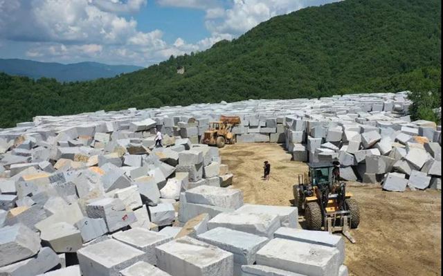 黑龍江省林口縣石材產區龍爪鎮芝麻灰花崗巖及礦山欣賞!