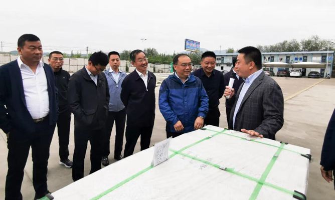 考察幾大知名花崗巖產區,把中部(麻城)石材產業園建成中國臨礦產業集群標桿園區達成共識