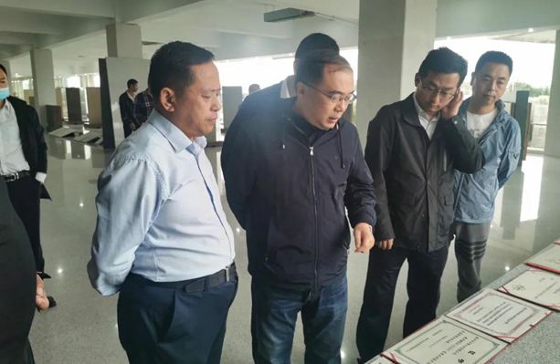 考察幾大知名花崗巖產區,把中部(麻城)石材產業園建成中國臨礦產業集群標桿園區達成共識