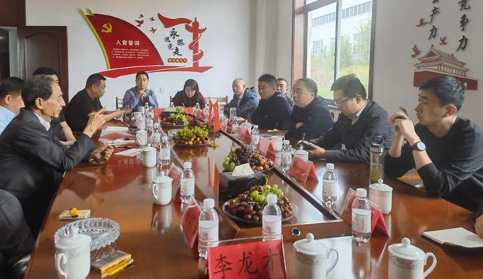 考察幾大知名花崗巖產區,把中部(麻城)石材產業園建成中國臨礦產業集群標桿園區達成共識