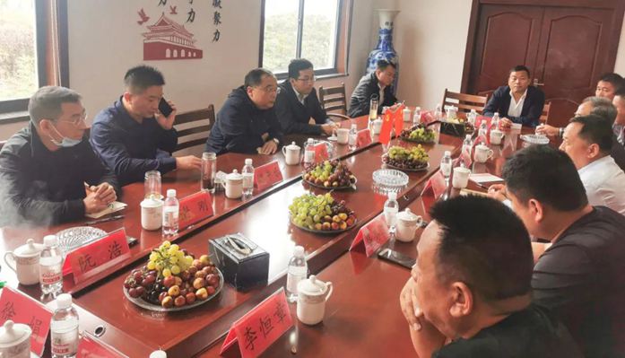 考察幾大知名花崗巖產區,把中部(麻城)石材產業園建成中國臨礦產業集群標桿園區達成共識