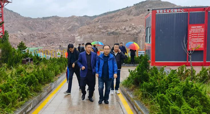 考察幾大知名花崗巖產區,把中部(麻城)石材產業園建成中國臨礦產業集群標桿園區達成共識