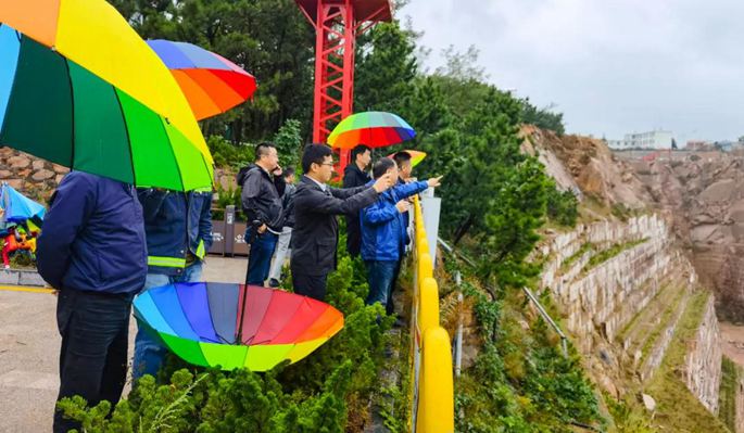 考察幾大知名花崗巖產區,把中部(麻城)石材產業園建成中國臨礦產業集群標桿園區達成共識