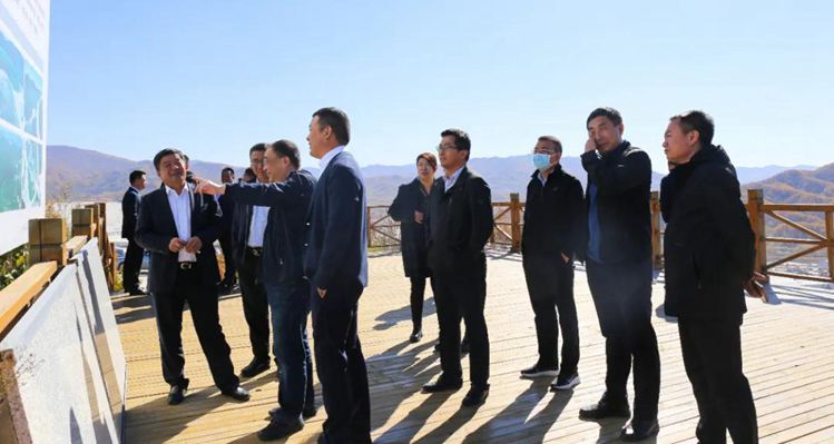 考察幾大知名花崗巖產區,把中部(麻城)石材產業園建成中國臨礦產業集群標桿園區達成共識