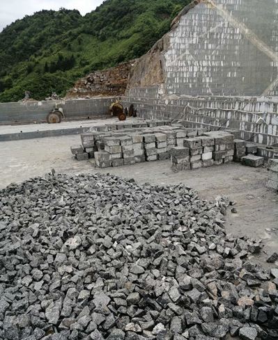 廣西浪花白花崗巖產區桂林資源縣礦山及產品欣賞