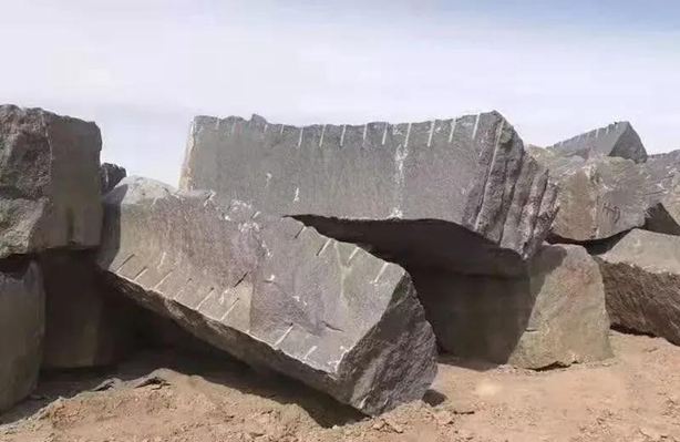 內蒙古烏拉特中旗聯社與當地石材行業商會初步達成信貸合作意向,附黑石產品欣賞!