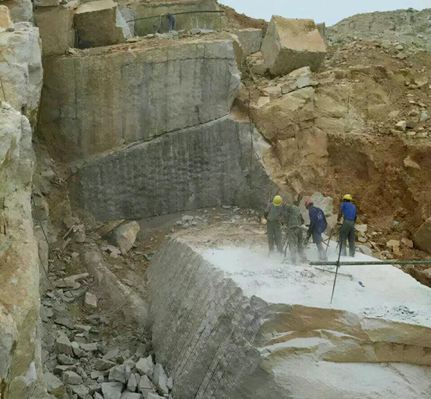 江西省宜春市石材產區袁州區珍珠白石材礦山及應用欣賞!