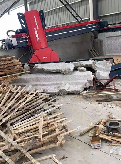 麻城石材工人砸廠事件持續(xù)發(fā)酵，警方已介入調(diào)查！兩敗俱傷，得不償失！