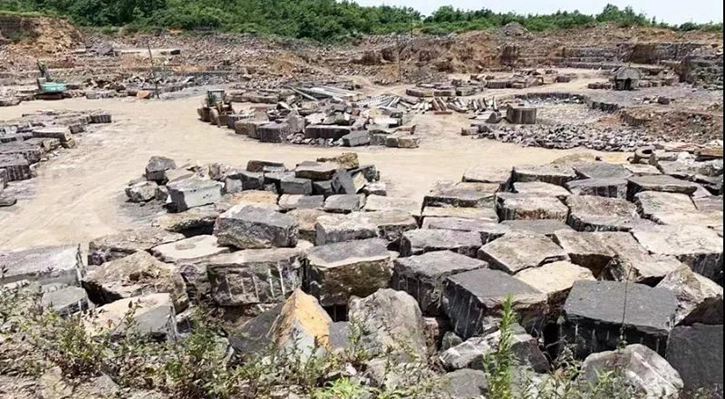 重慶黑石產(chǎn)區(qū)彭水縣中國(guó)黑石材及礦山欣賞!