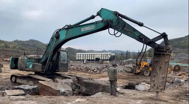 重慶黑石產(chǎn)區(qū)彭水縣中國(guó)黑石材及礦山欣賞!