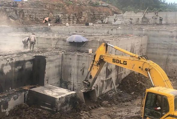 重慶黑石產(chǎn)區(qū)彭水縣中國(guó)黑石材及礦山欣賞!