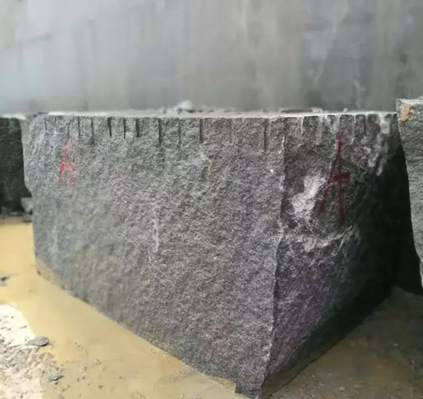 鐘山縣(廣西芝麻黑產地)警方成功偵破!擅自占用林地開采花崗巖石材案件