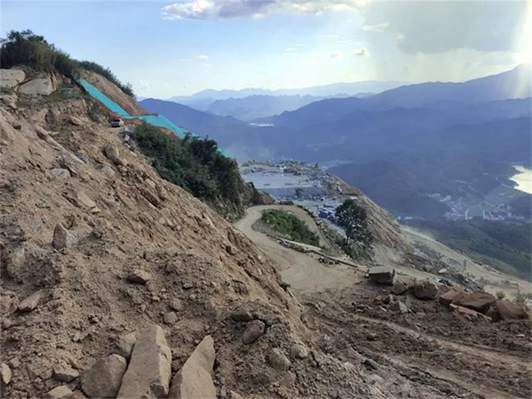 鐘山縣(廣西芝麻黑產地)警方成功偵破!擅自占用林地開采花崗巖石材案件