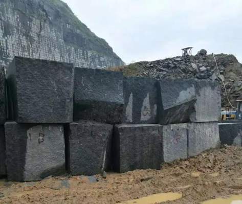 鐘山縣(廣西芝麻黑產地)警方成功偵破!擅自占用林地開采花崗巖石材案件