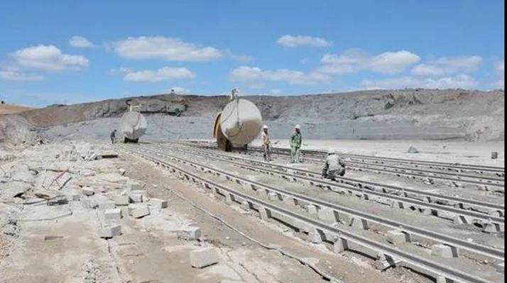 “中國塞北石材之鄉(xiāng)”內(nèi)蒙古鑲黃旗石材礦山和金鉆瑪(塞北金麻)白金瑪(蒙古白麻)產(chǎn)品欣賞!