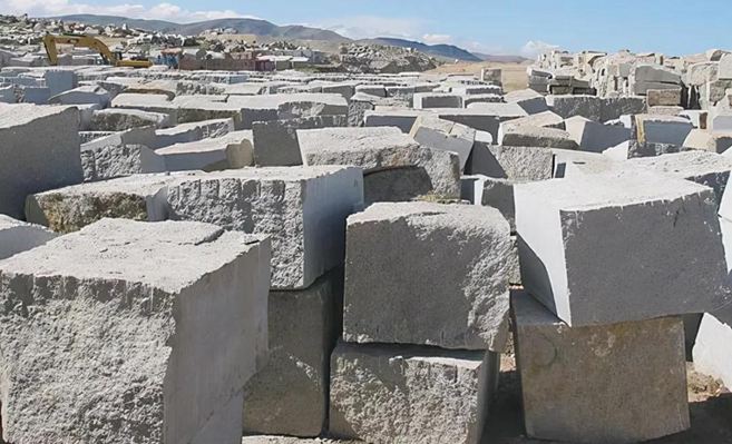 “中國塞北石材之鄉(xiāng)”內(nèi)蒙古鑲黃旗石材礦山和金鉆瑪(塞北金麻)白金瑪(蒙古白麻)產(chǎn)品欣賞!