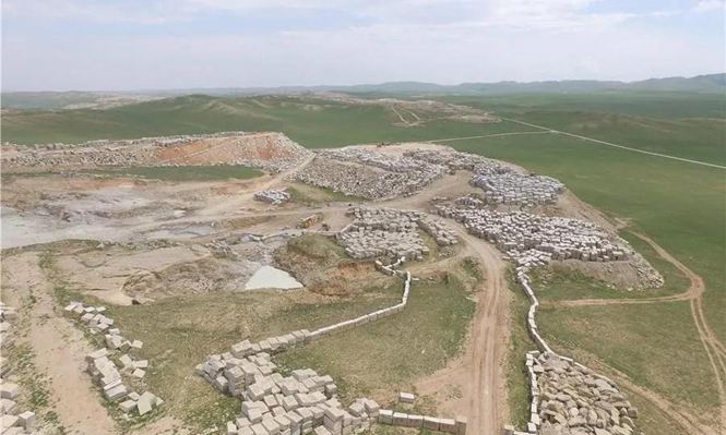 “中國塞北石材之鄉(xiāng)”內(nèi)蒙古鑲黃旗石材礦山和金鉆瑪(塞北金麻)白金瑪(蒙古白麻)產(chǎn)品欣賞!