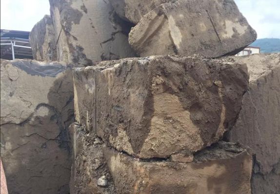 四川雅安滎經(jīng)縣石材產(chǎn)品中國(guó)紅、滎經(jīng)紅、雅蒙黑石材