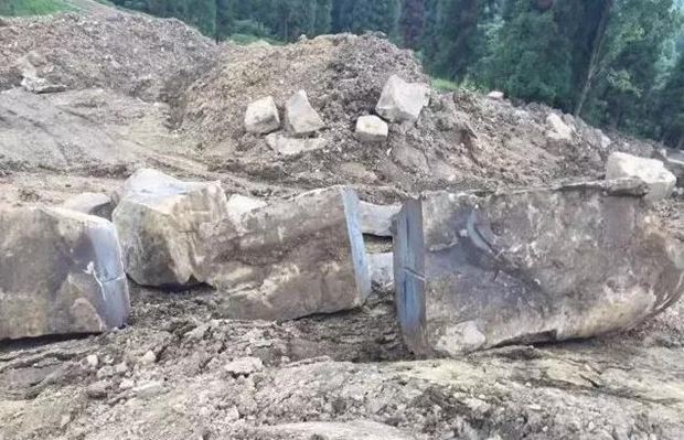 四川雅安滎經(jīng)縣石材產(chǎn)品中國(guó)紅、滎經(jīng)紅、雅蒙黑石材