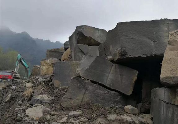 四川雅安滎經(jīng)縣石材產(chǎn)品中國(guó)紅、滎經(jīng)紅、雅蒙黑石材