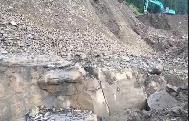 四川雅安滎經(jīng)縣石材產(chǎn)品中國(guó)紅、滎經(jīng)紅、雅蒙黑石材