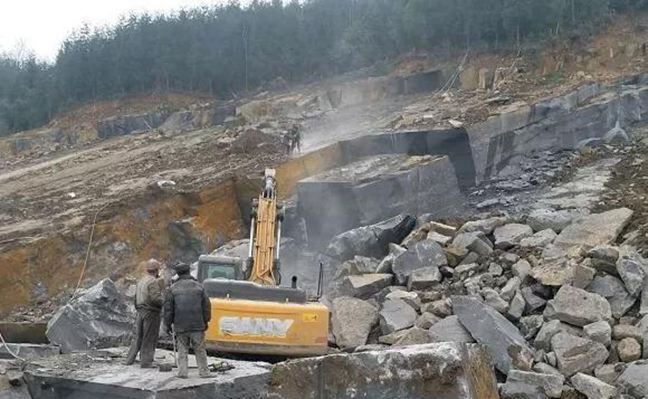 四川雅安滎經(jīng)縣石材產(chǎn)品中國(guó)紅、滎經(jīng)紅、雅蒙黑石材