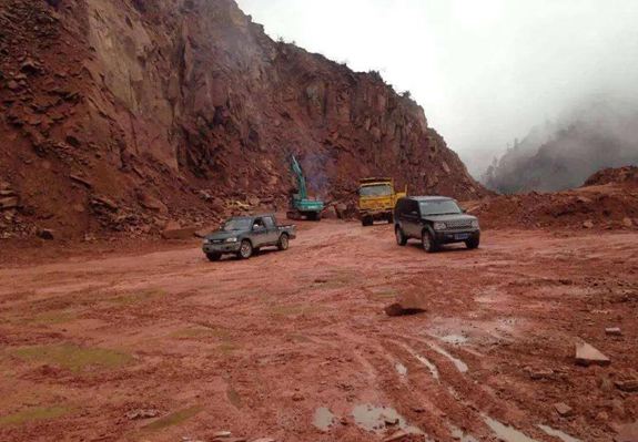 四川雅安滎經(jīng)縣石材產(chǎn)品中國(guó)紅、滎經(jīng)紅、雅蒙黑石材