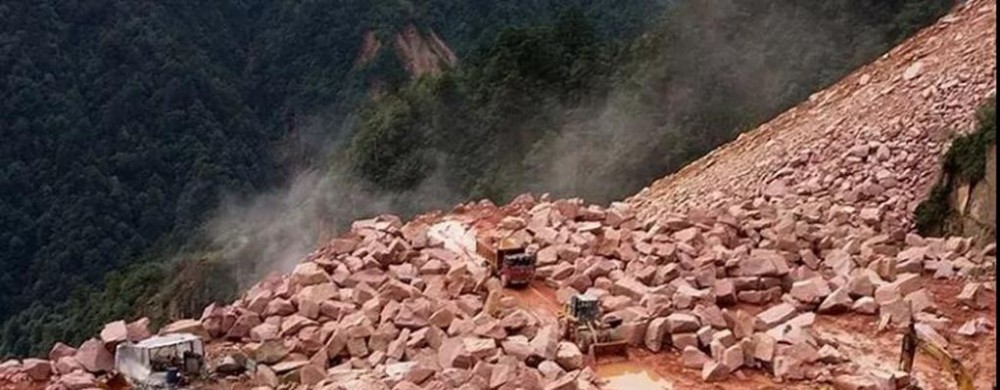 四川雅安滎經(jīng)縣石材產(chǎn)品中國(guó)紅、滎經(jīng)紅、雅蒙黑石材