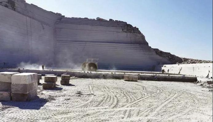 新疆哈密奧莫爾塔格石材產區產品新疆咖啡鉆石材欣賞！