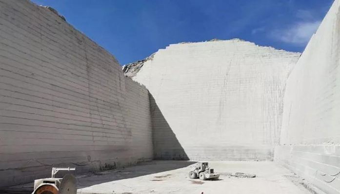 新疆哈密奧莫爾塔格石材產區產品新疆咖啡鉆石材欣賞！