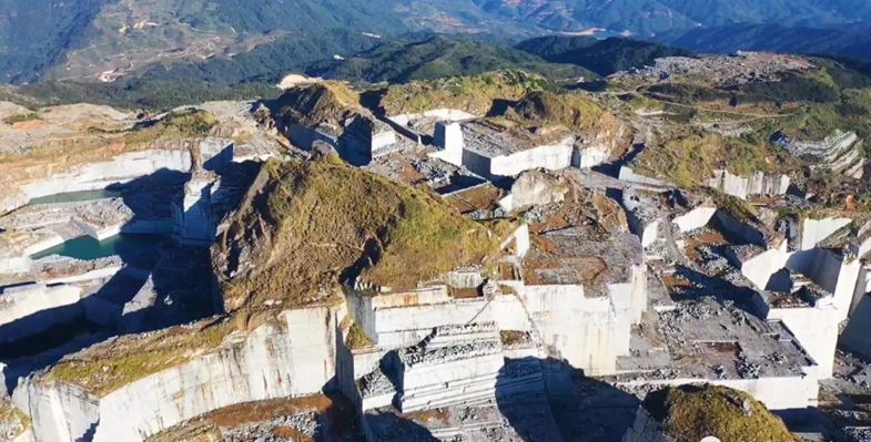 圖賞封礦后的福建最大石材礦山——長泰吳田山！