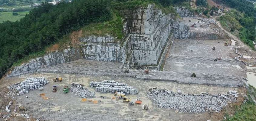 安徽芝麻灰石材產(chǎn)地旌德縣花崗巖礦山及灰麻石材欣賞!
