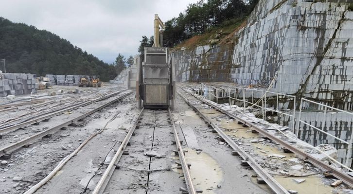 安徽芝麻灰石材產(chǎn)地旌德縣花崗巖礦山及灰麻石材欣賞!