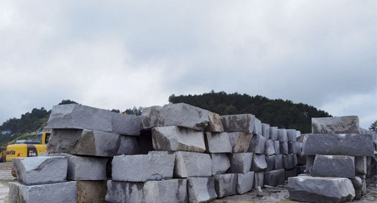 安徽芝麻灰石材產(chǎn)地旌德縣花崗巖礦山及灰麻石材欣賞!