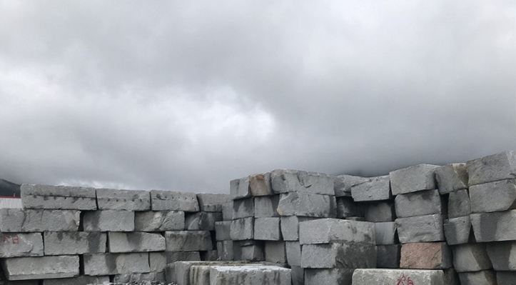 安徽芝麻灰石材產(chǎn)地旌德縣花崗巖礦山及灰麻石材欣賞!