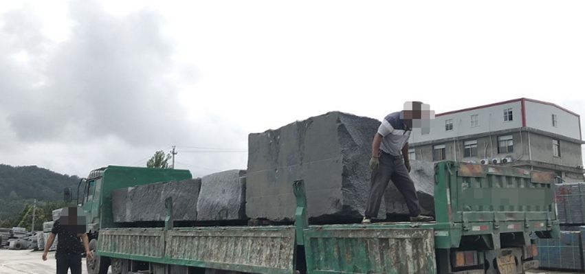 安徽芝麻灰石材產(chǎn)地旌德縣花崗巖礦山及灰麻石材欣賞!