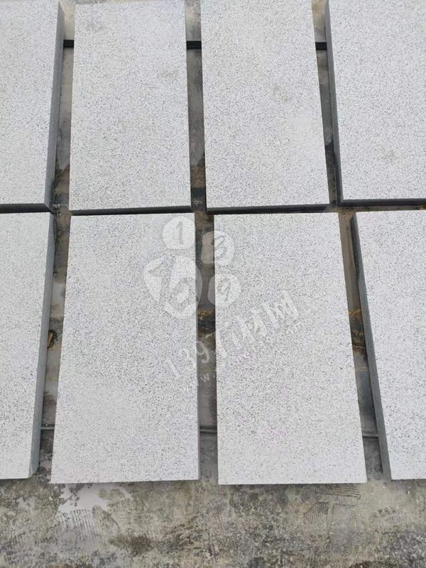 麻城乾宇石材經營湖北芝麻白大板、浪淘沙花崗巖大板