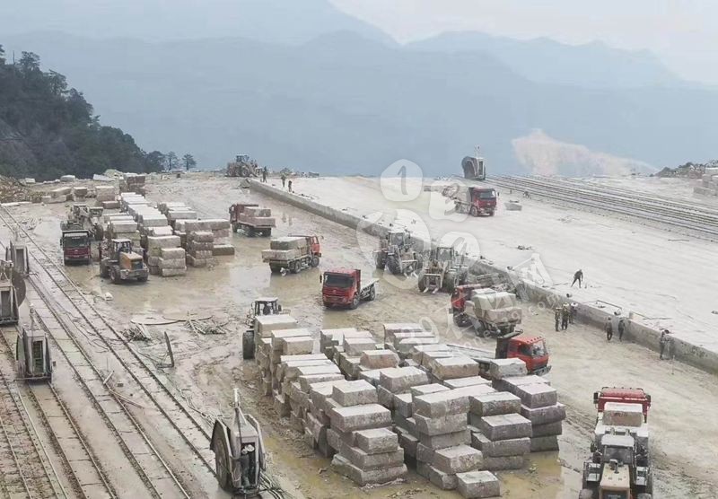 【江西黃銹石】已成為石材裝飾界天然石材界稱為個(gè)中翹楚