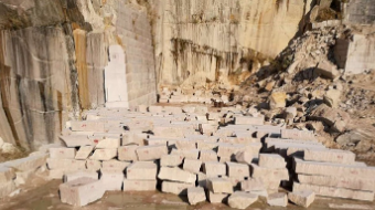 永定紅石材產業走出“蝶變之路”,產能上去了,產品質量提高了,歡迎下單!附產品欣賞! 永定紅石材