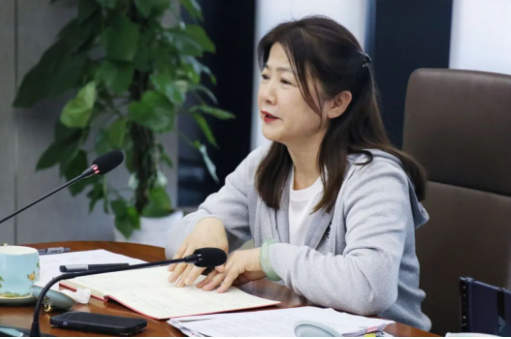 康利石材集團(tuán)董事長(zhǎng)王翠霞:求生存 保就業(yè),要有過(guò)苦日子的思想準(zhǔn)備。 康利石材集團(tuán)董事長(zhǎng)王翠霞