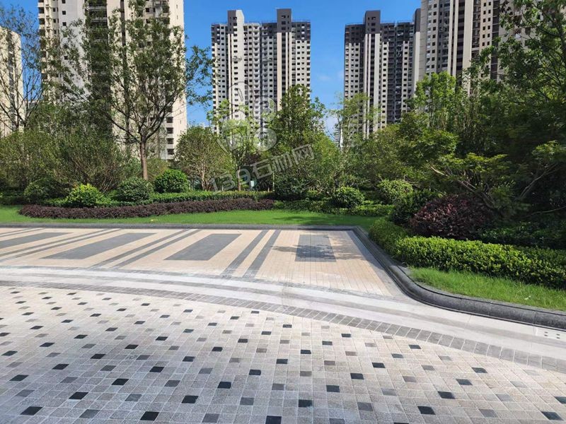 小區路沿石用進口花崗巖裝飾的實拍案例