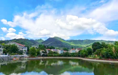 浙江桐廬鐘山鄉(xiāng):4坐石材礦山(芝麻黑)已全部關停,灰山白水到綠水青山變金山銀山 浙江桐廬石材